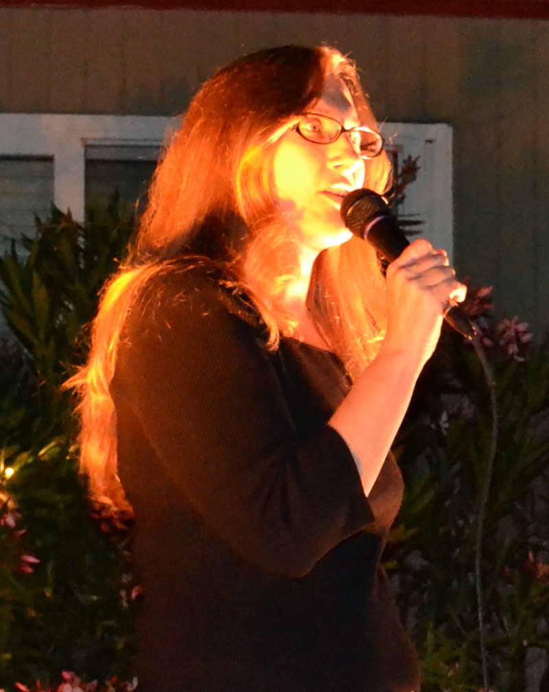 sindi at mic